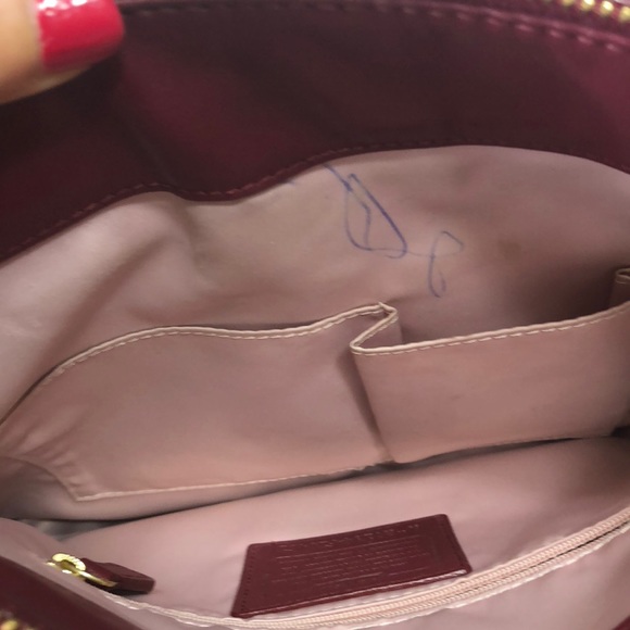 Authentic coach cross body patent deep red color - Picture 5 of 5